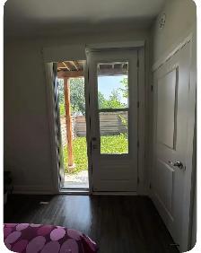 Private Basement Room with Private Bathroom – Separate Entrance - Photo 4
