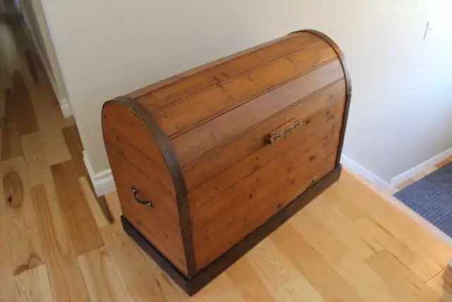 Coffre en bois rond impeccable, ultra propre, 130$ livré si…