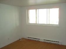 LIBRE, GRAND 3 1/2 À LIMOILOU À 1050$/MOIS, CHAUF/ÉCLAI, WIFI - Photo 3