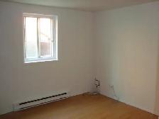 LIBRE, GRAND 3 1/2 À LIMOILOU À 1050$/MOIS, CHAUF/ÉCLAI, WIFI - Photo 4