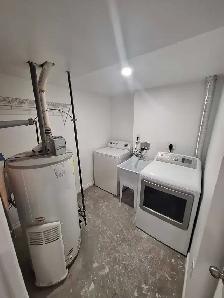 Bachelor Studio Basement Apartment for Rent Close to Lake! - Photo 6