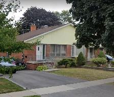 Room for rent near Markham & Lawrence