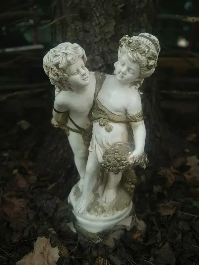 Vintage Beautiful Marwal Chalkware Cherub Pair Statue