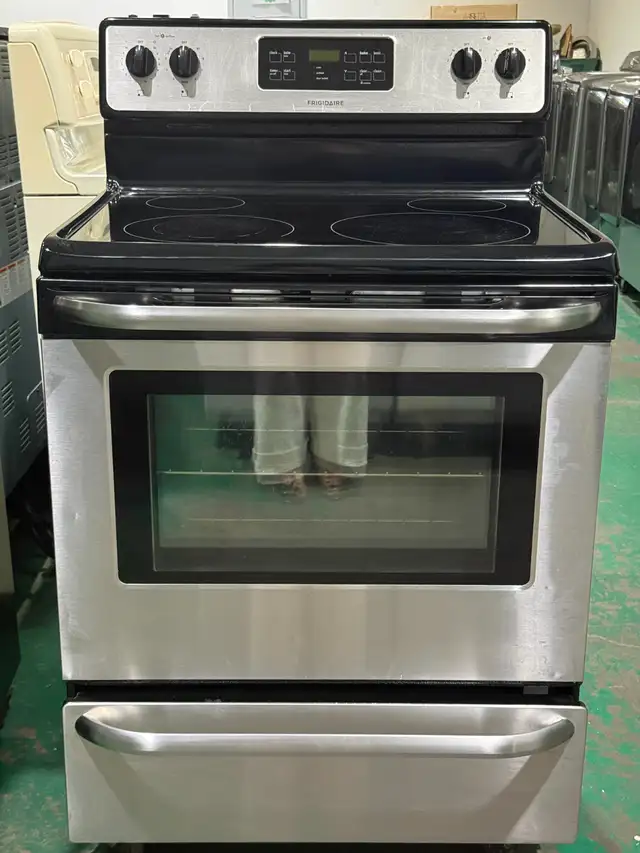 Frigidaire Glass Top Stove CFEF3048 (S4342) $358 Only