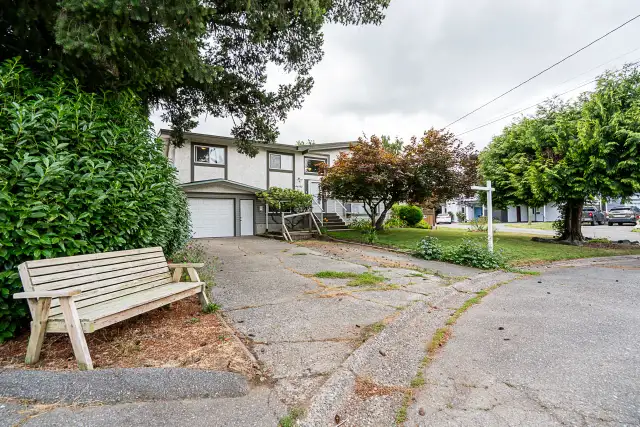 OPEN HOUSE SATURDAY FROM 2-4 PM - HOUSE IN CHILLIWACK GOOD PRICE