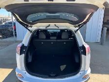2017 Toyota RAV4 AWD SE | Remote Start | Power Tailgate - Photo 31