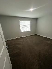 3 Bedroom Rental Available in Clairmont - Photo 4