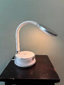 OttLite wireless charging LED desk lamp - Photo 2