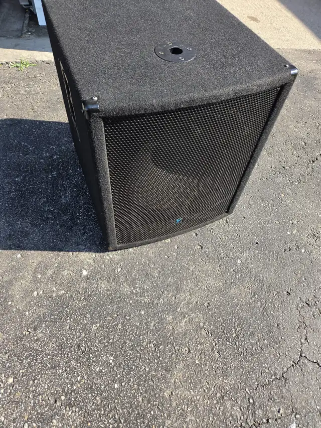 Yorkville YX18SPC Powered Subwoofer 18' 500 watt