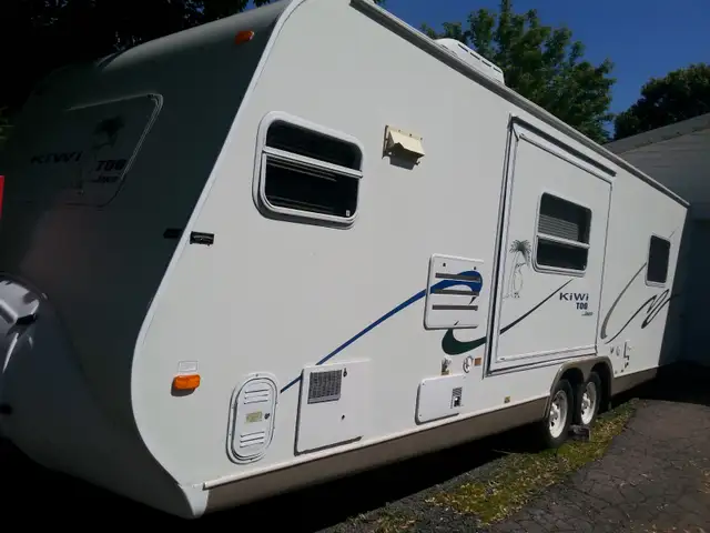 Jayco Kiwi Too Hybrid Travel Trailer – $15,000