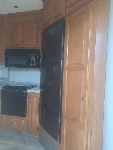 Premium Canadian-Built Luxury Fifth Wheel! - Photo 10