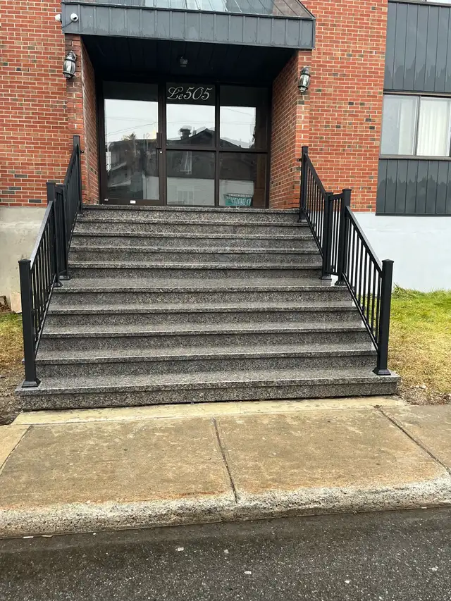 4 1/2 app for rent, à louer chomedey Laval