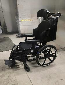 Tilted wheelchair - Photo 3