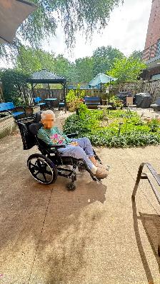 Tilted wheelchair - Photo 8