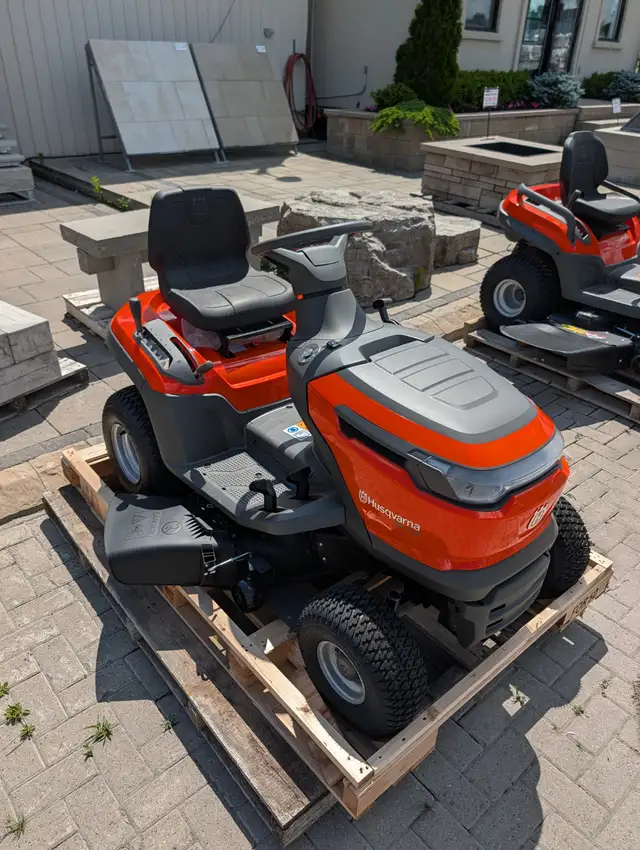 Husqvarna TS 112 38' Riding Lawn Mower