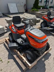 Husqvarna TS 112 38' Riding Lawn Mower
