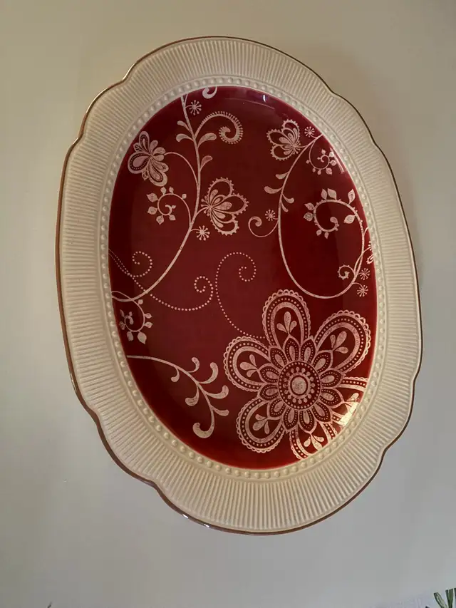 NEW.  Pier 1 Imports Maribeth Platter. 18 in X 13"