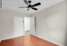 Beautifully renovated 2 bedrooms condo - all utilities included - Photo 17