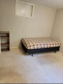 Furnished room by U of M by bus stop for Male Student - Photo 2