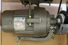 PFAFF Industrial Sewing Machine - Photo 3