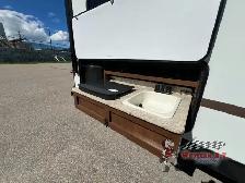 2015 Venture RV SportTrek 270VBH - Photo 5