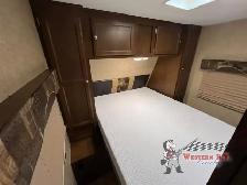 2015 Venture RV SportTrek 270VBH - Photo 17
