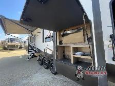 2022 Alliance RV Valor 40V13 - Photo 4