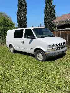 1999 Chevy  Astro van - Photo 2