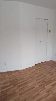 Beau 4 1/2 lumineux à louer immédiatement - Photo 7