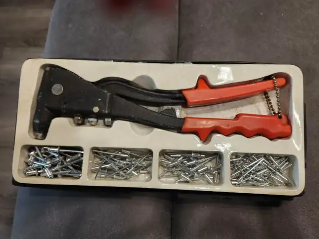 Pop Rivet Gun and Case