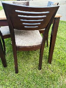 Table and 4 chairs - Photo 2
