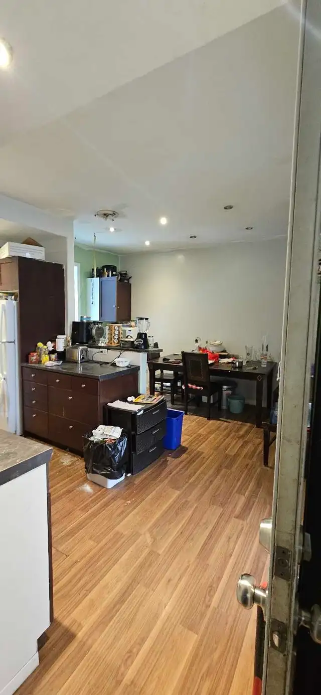 main floor room for rent 600