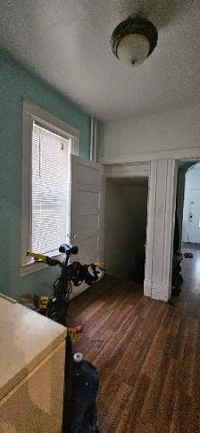 main floor room for rent 600 - Photo 2
