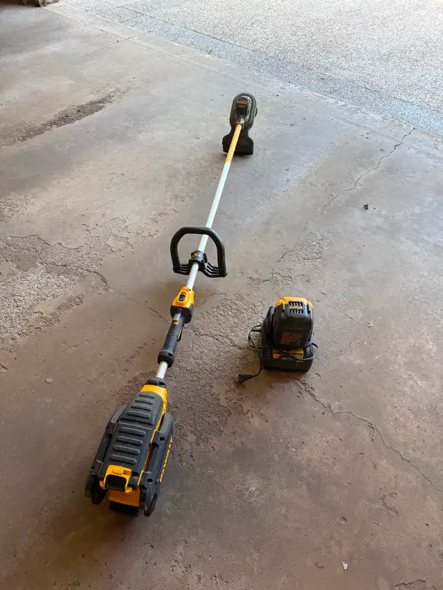DeWalt Weed Trimmer XR - Rechargeable.