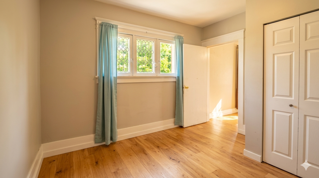 (Downtown) Private ROOM, Furnished @ Quiet 2-Bedrooms Apartment!
