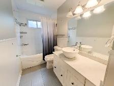 5810 Vine St, Niagara Falls - All Inclusive 3 Bedroom Main - Photo 21