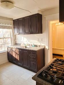 (DOWNTOWN) Charming & Quiet 2-Bedrooms Apartment with Deck!