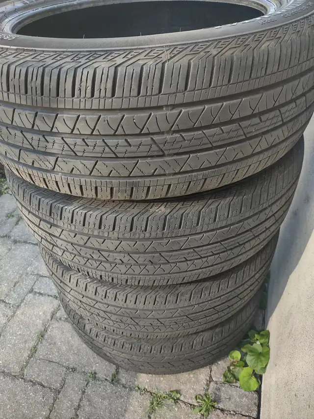 245-50R20x4 pneus été Continental CrossContact LX Sport.
