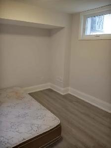 Three-bedroom (Large, spacious, and high-ceiling) basement apart - Photo 2