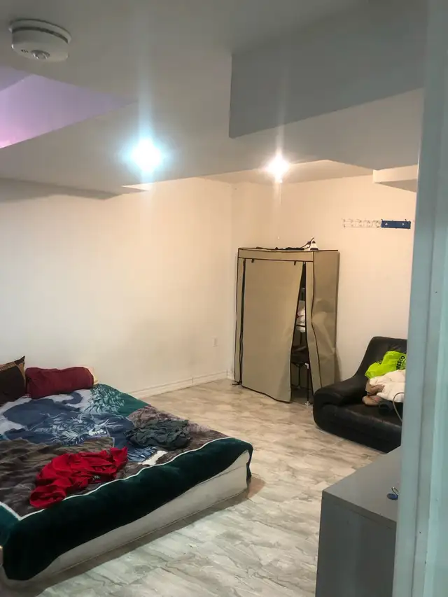 ROOM FOR RENT