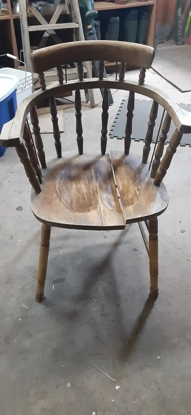 FREE WOODEN CHAIR