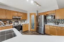 River Park South - 4 Beds - 4 Baths - Finished Basement - Photo 4