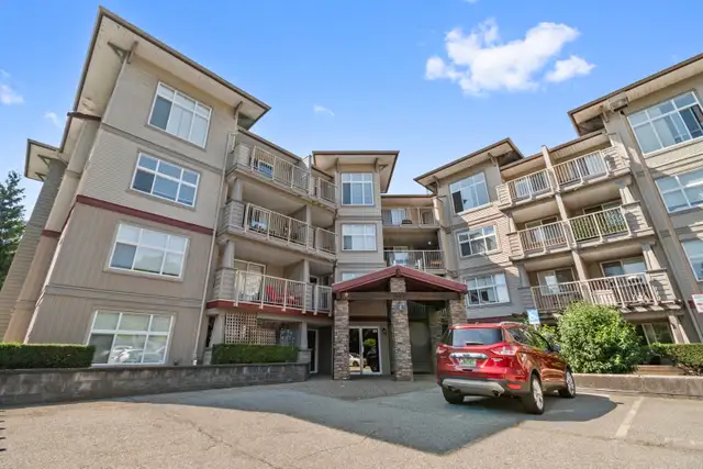 Bright & Modern 2 Bedroom Condo Close to Downtown