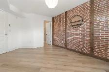 Bright & Modern 2 Bedroom Condo Close to Downtown - Photo 21
