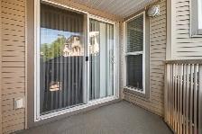 Bright & Modern 2 Bedroom Condo Close to Downtown - Photo 30