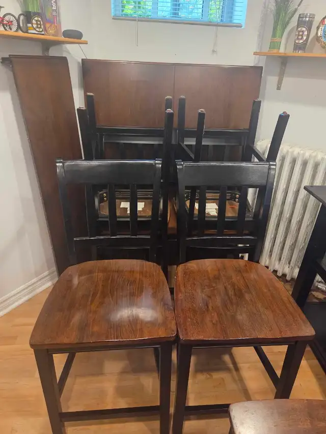 kitchen  table  and chairs