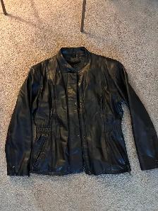 Woman’s leather Jacket - Photo 2