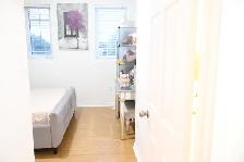 Move-In Ready | Fully Furnished 2 Bed, 2.5 Bath Townhouse for R - Photo 6