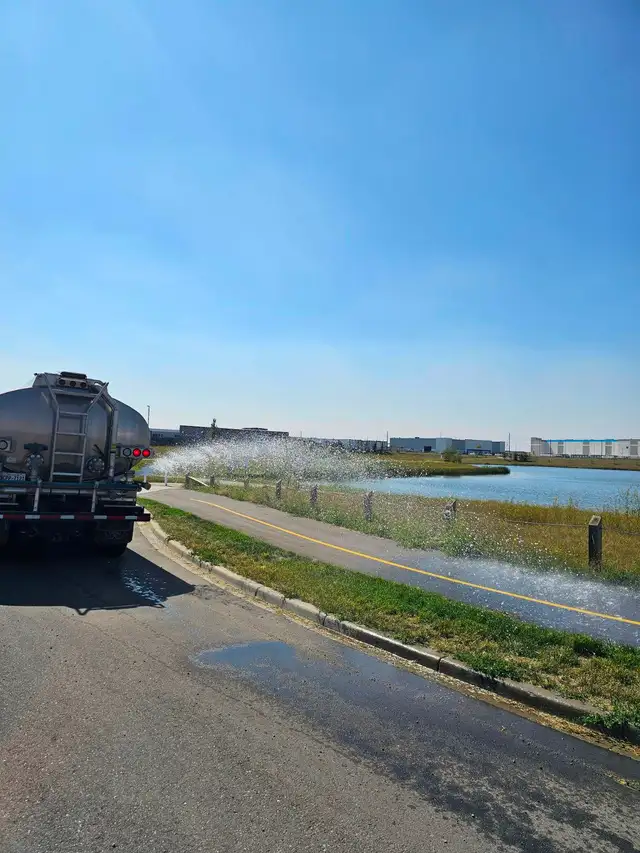 Water Hauling, Septic Tank Pumping 403 438-0607