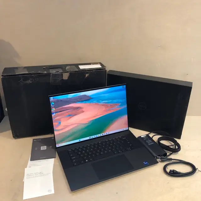 Dell XPS 17 9710 17.3'' Touch LCD Intel i7 11th 16GB RAM 1TB SSD
